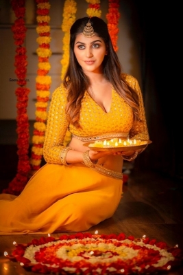 Yashika Aannand Photos - 1 of 3