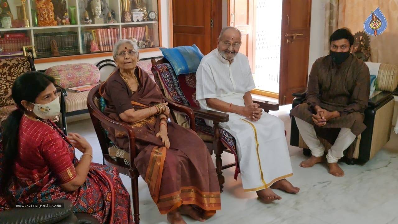 Chiru Meets K Viswanath - 4 / 20 photos