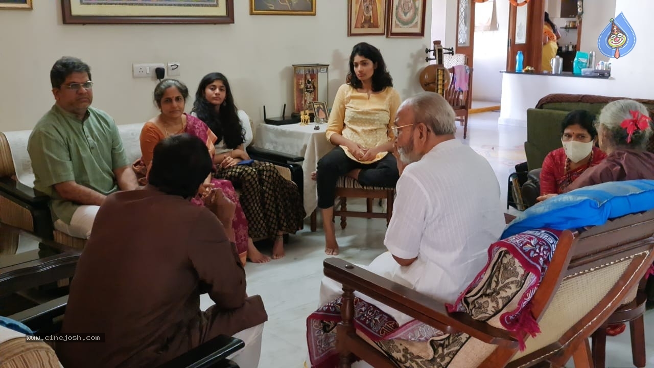 Chiru Meets K Viswanath - 8 / 20 photos