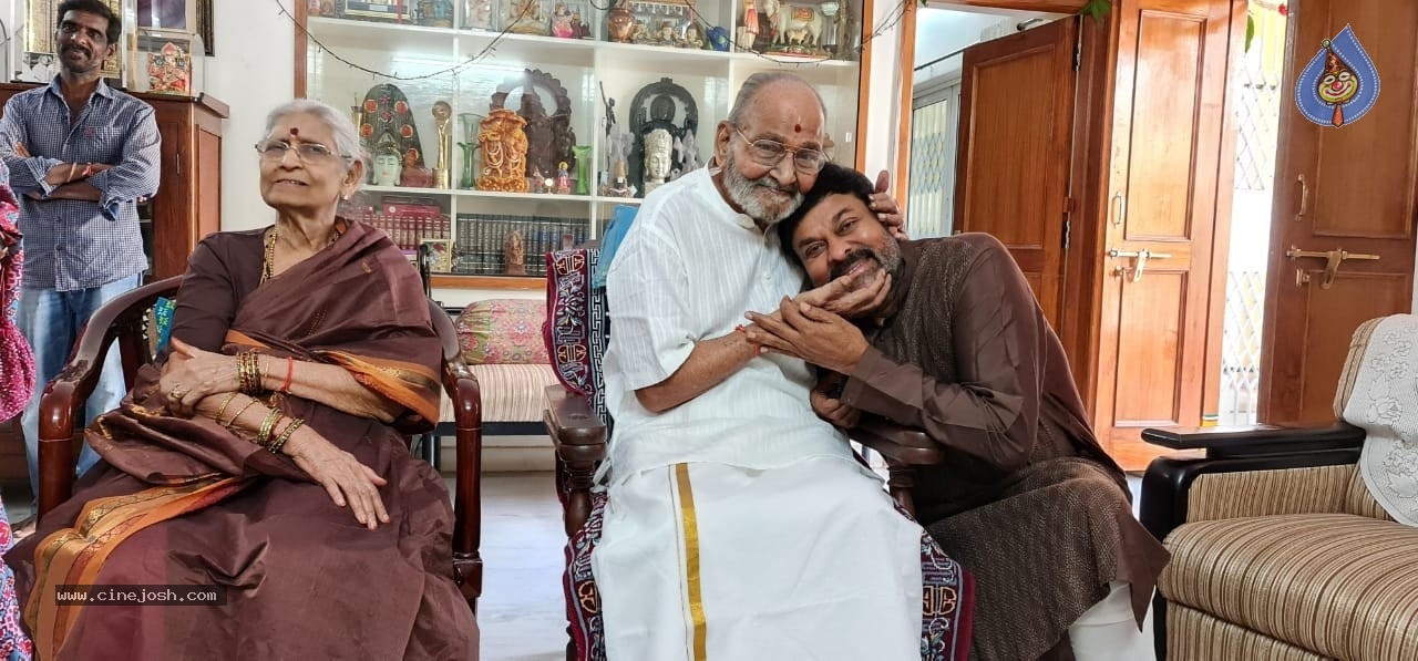 Chiru Meets K Viswanath - 10 / 20 photos