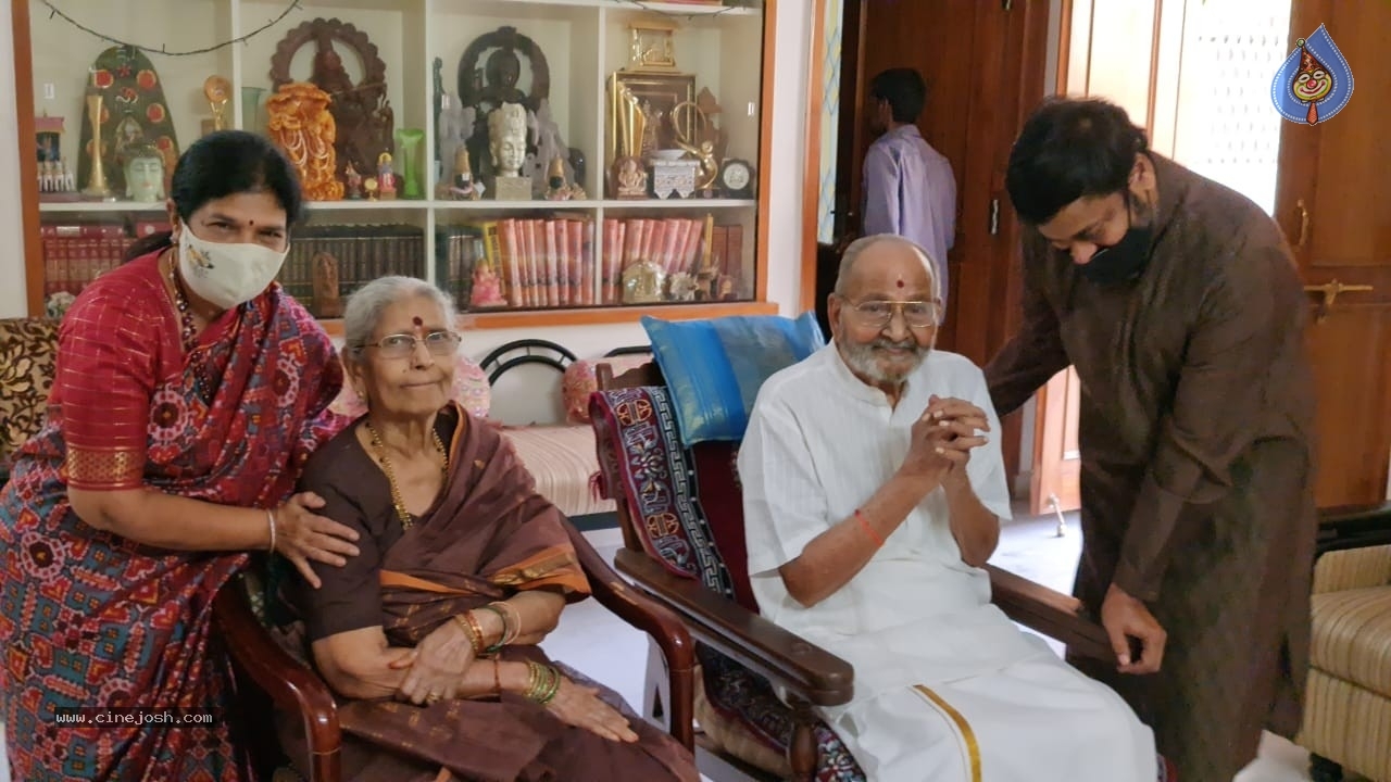 Chiru Meets K Viswanath - 19 / 20 photos