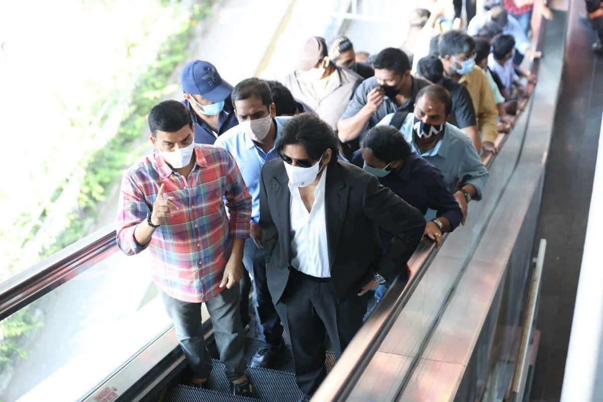 Pawan Kalyan Travels in Hyderabad Metro For Vakeel Saab Shoot - 3 / 12 photos