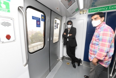 Pawan Kalyan Travels in Hyderabad Metro For Vakeel Saab Shoot - 6 of 12