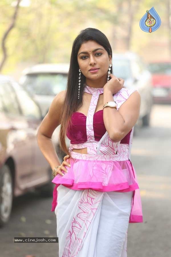 Akshatha Srinivas Stills - 13 / 16 photos