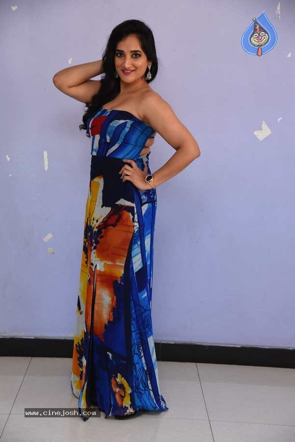 Anchor Madhu Krishna - 6 / 26 photos