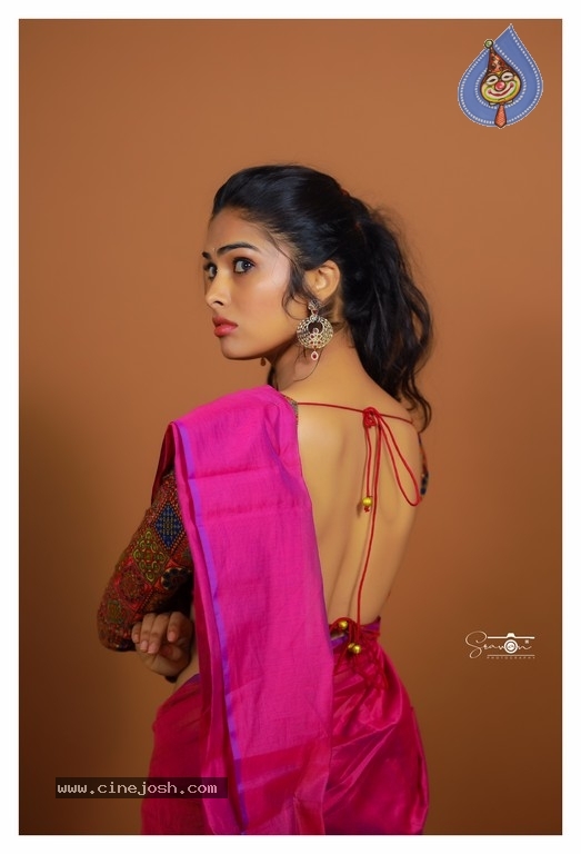 Divi Vadthya Photo Shoot - 8 / 13 photos