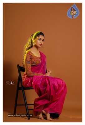 Divi Vadthya Photo Shoot - 5 of 13