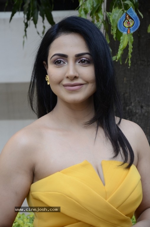 Nandini Rai Photos - 14 / 21 photos