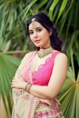 Raashi Khanna Photos - 1 of 4