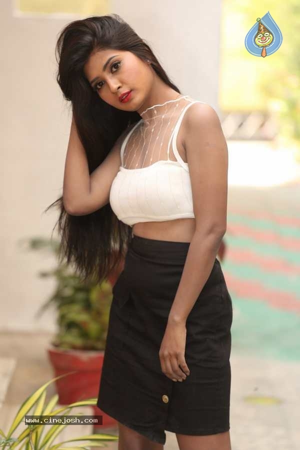 Sanjana Chowdary - 16 / 38 photos