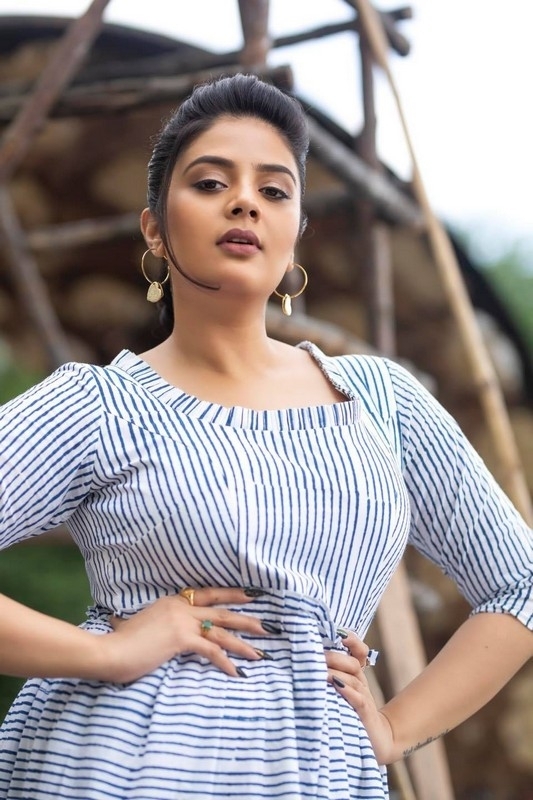 Sreemukhi Photos - 7 / 7 photos