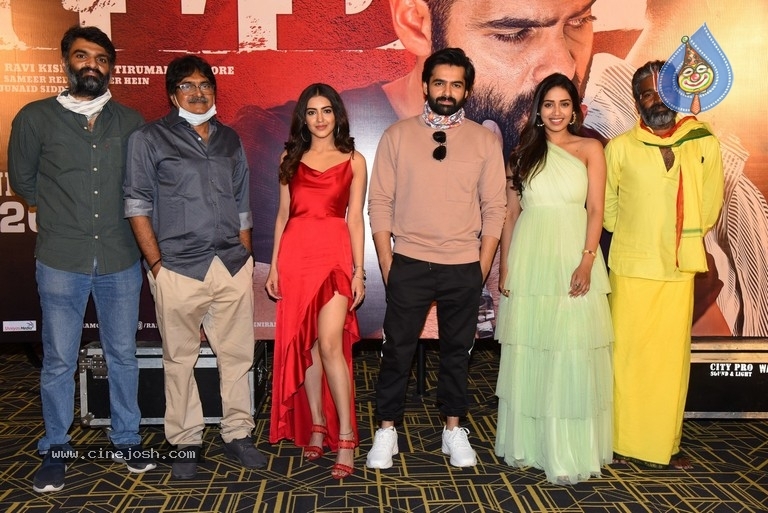 Red Movie Trailer Launch - 15 / 21 photos