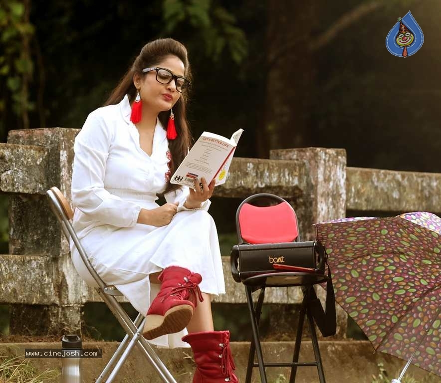 Lady Movie Stills - 6 / 6 photos