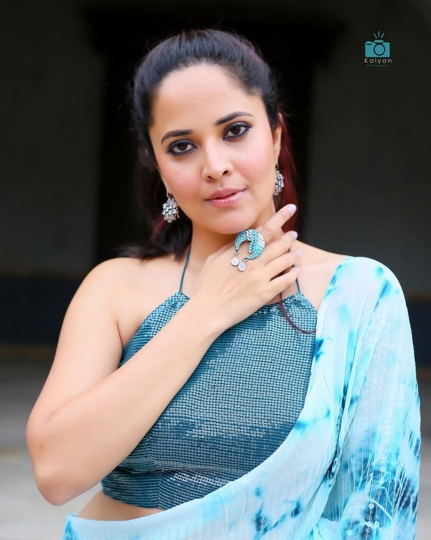 Anasuya Bharadwaj Pics - 3 / 14 photos