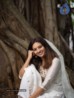 Isha Chawla Pics - 7 of 7