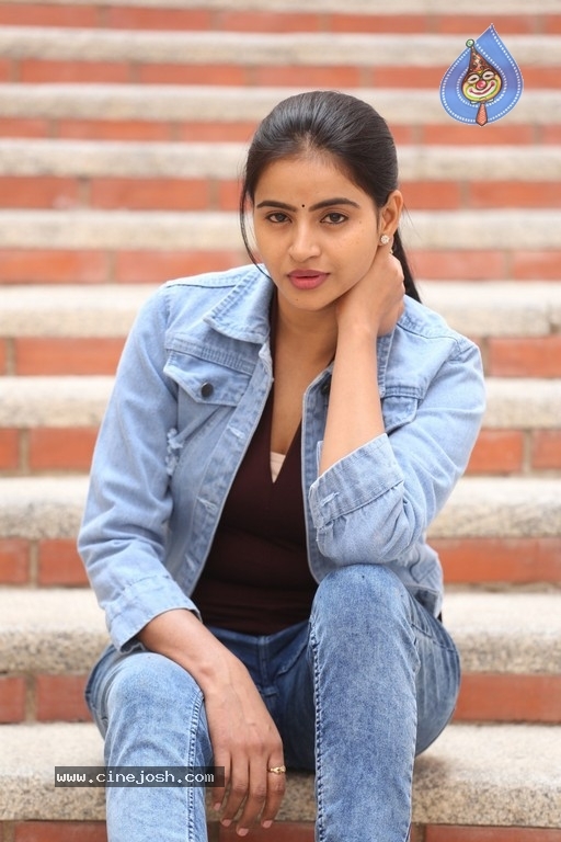 Naveena Reddy Pics - 11 / 12 photos