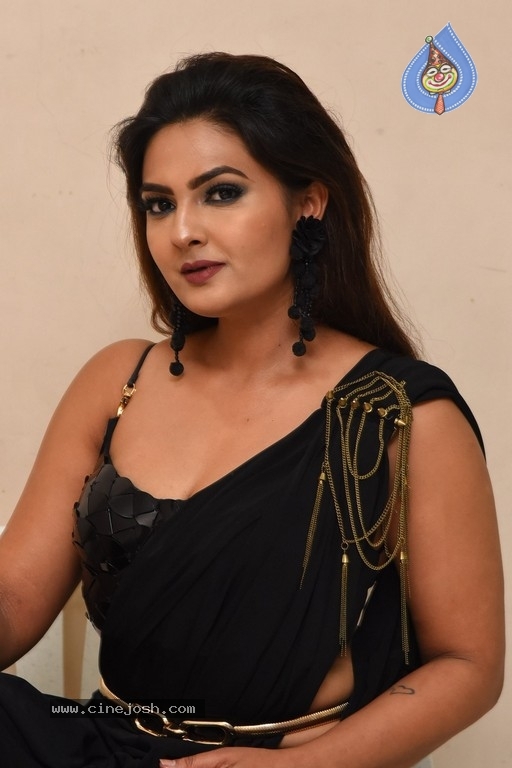 Neha Deshpande Pics - 16 / 17 photos