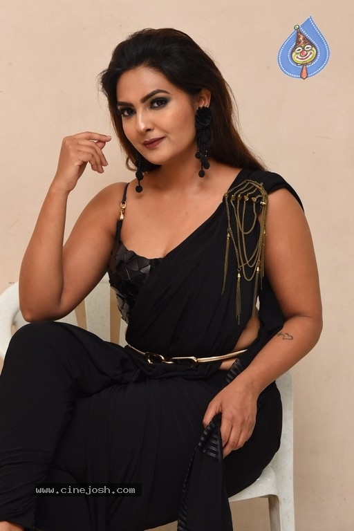 Neha Deshpande Pics - 17 / 17 photos