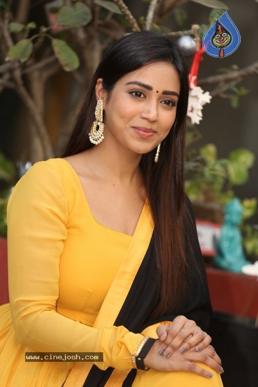 Nivetha Pethuraj - 20 / 21 photos