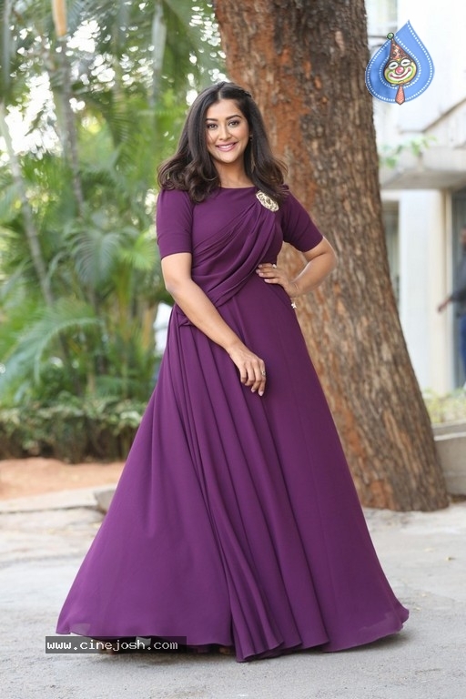 Pooja Jhaveri Stills - 5 / 18 photos