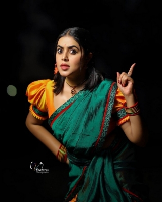 Poorna Photos - 4 of 9