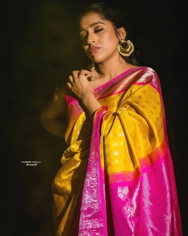 Rashmi Gautam - 1 / 3 photos