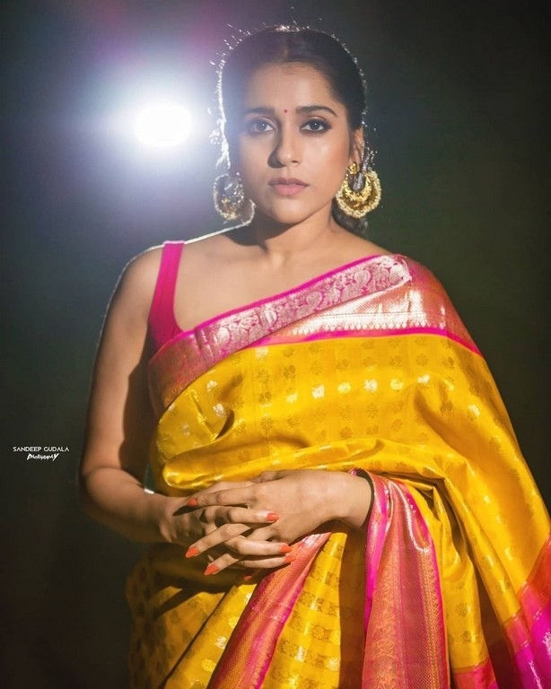 Rashmi Gautam - 2 / 3 photos