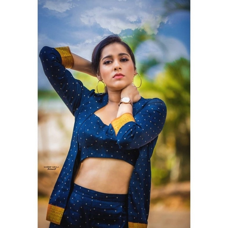 Rashmi Gautam Pics - 1 / 3 photos