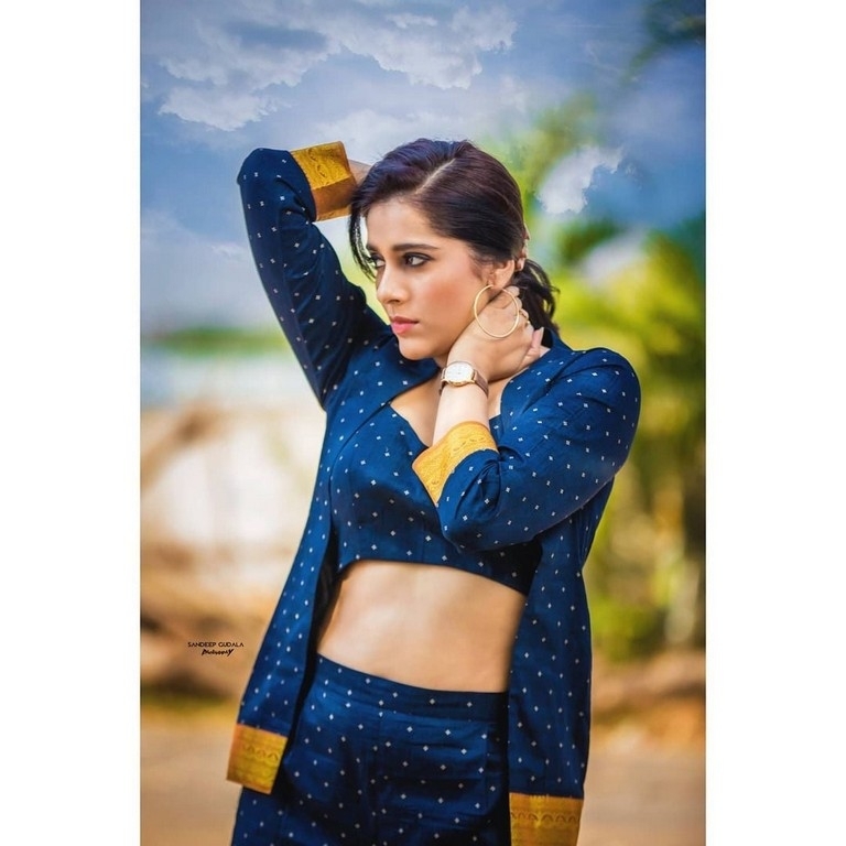 Rashmi Gautam Pics - 2 / 3 photos