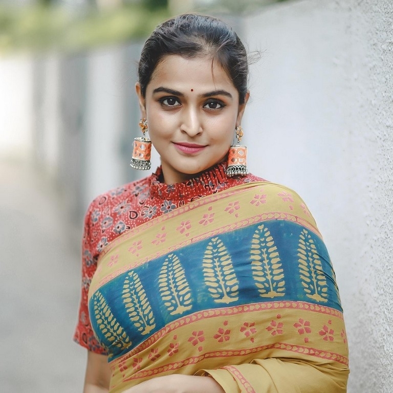 Remya Nambeesan Pics - 1 / 3 photos