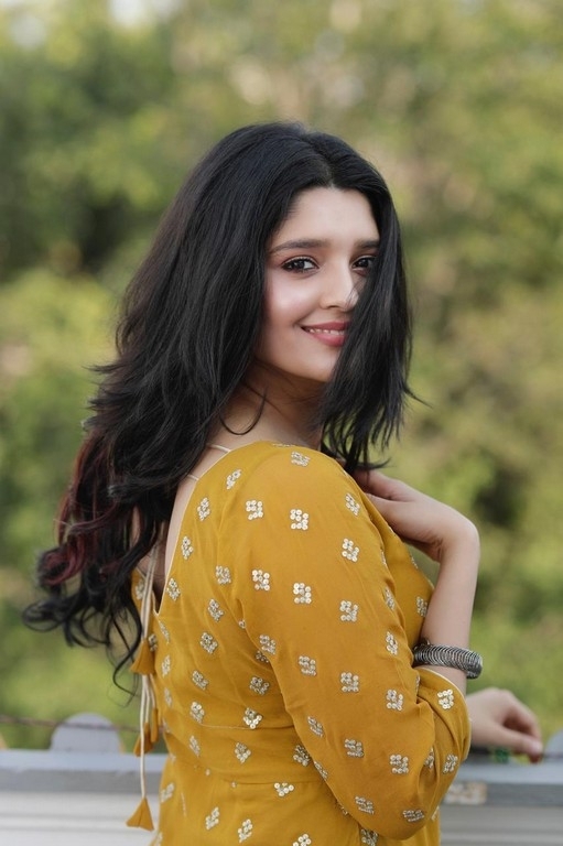 Ritika Singh Photos - 2 / 8 photos