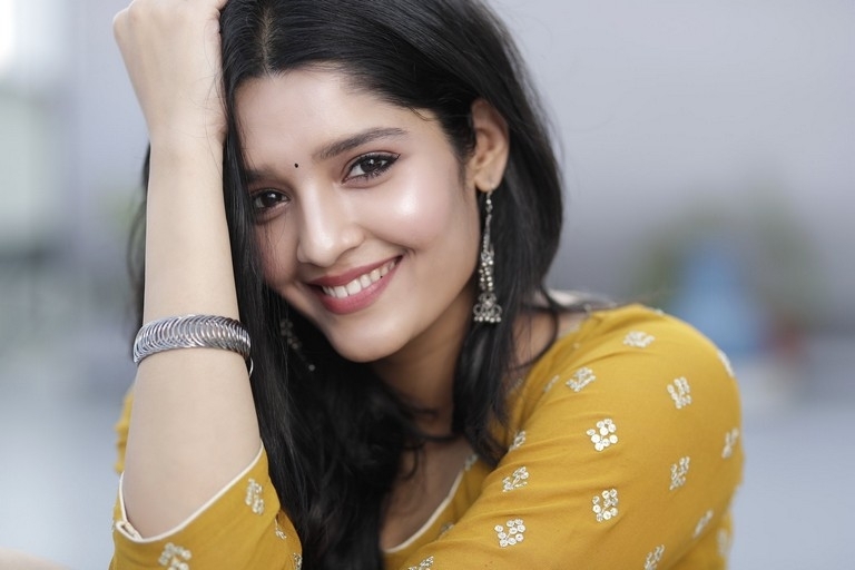 Ritika Singh Photos - 6 / 8 photos