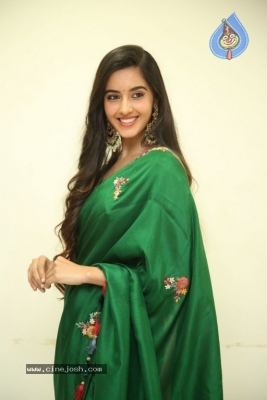 Simrat Kaur Stills - 2 of 11