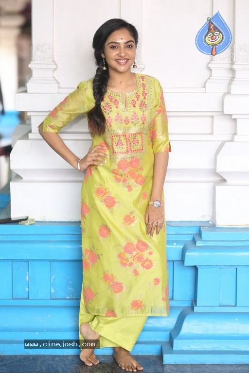 Smruthi Venkat Photos - 7 / 21 photos