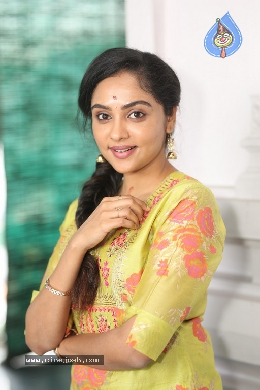 Smruthi Venkat Photos - 17 / 21 photos