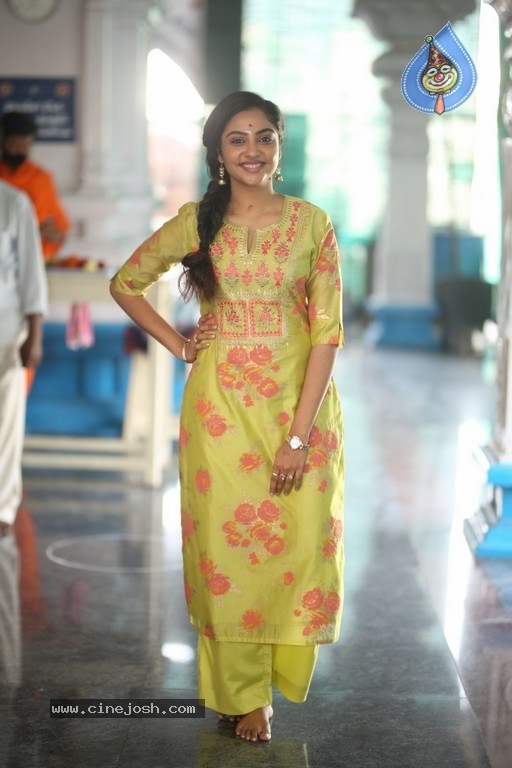 Smruthi Venkat Photos - 18 / 21 photos