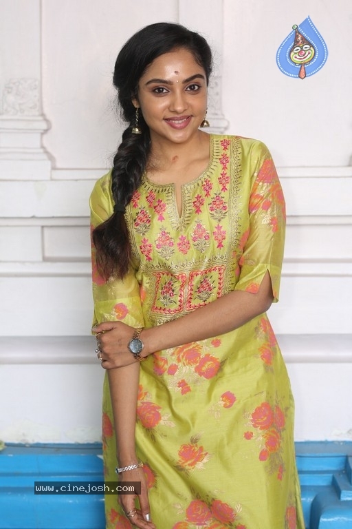 Smruthi Venkat Photos - 19 / 21 photos