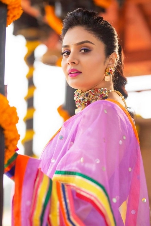 Sreemukhi Photos - 8 / 8 photos