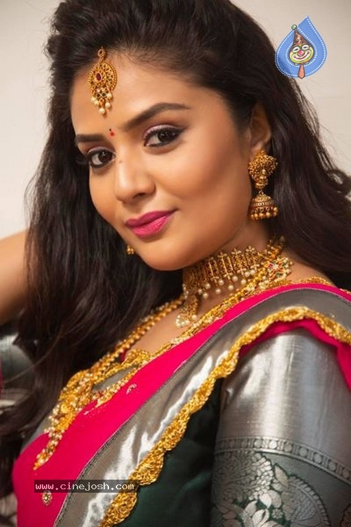 Sreemukhi Photos - 4 / 14 photos