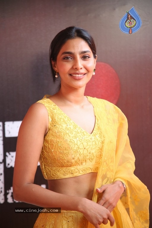 Aishwarya Lekshmi Photos - 7 / 11 photos