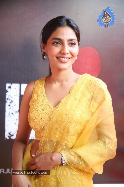 Aishwarya Lekshmi Photos - 8 / 11 photos