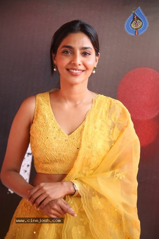 Aishwarya Lekshmi Photos - 10 / 11 photos