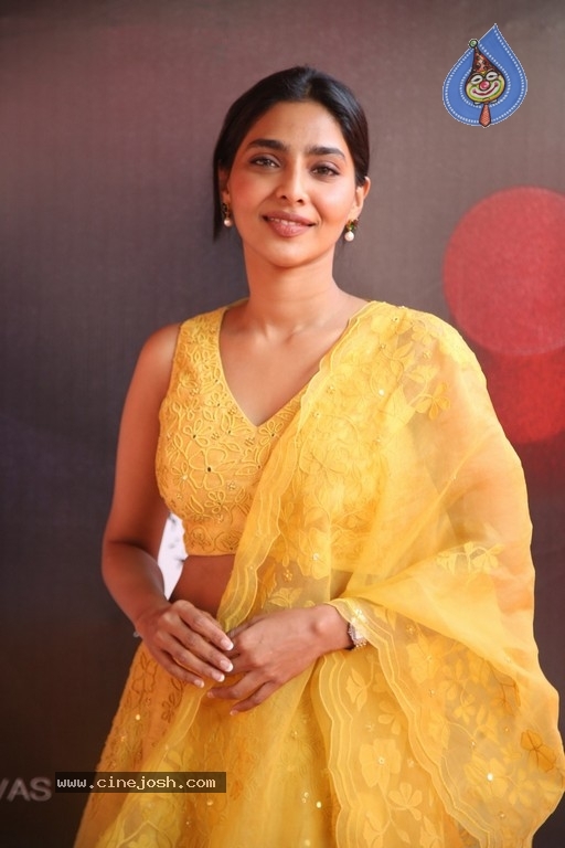 Aishwarya Lekshmi Photos - 11 / 11 photos