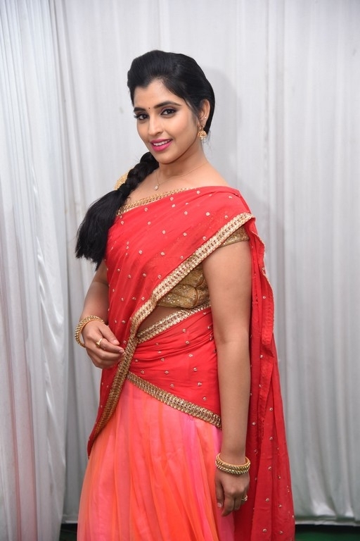 Anchor Shyamala Pics - 2 / 14 photos