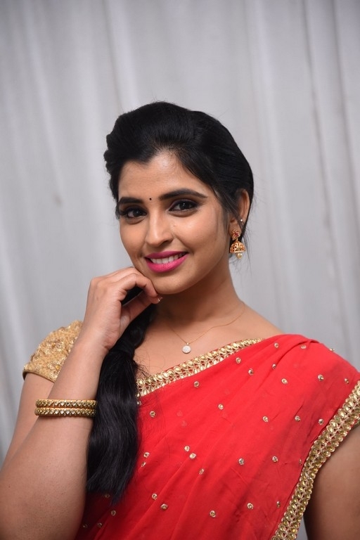 Anchor Shyamala Pics - 5 / 14 photos