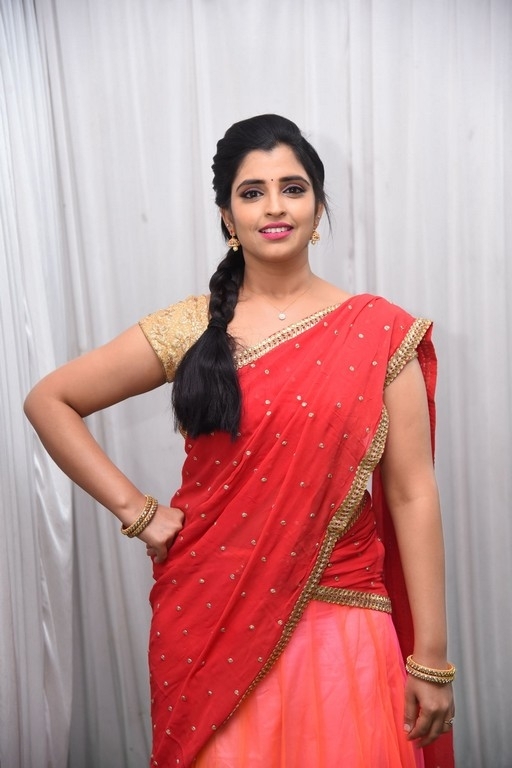 Anchor Shyamala Pics - 7 / 14 photos