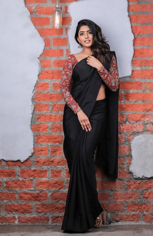 Eesha Rebba Saree Photos - 1 / 7 photos