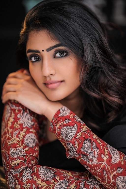 Eesha Rebba Saree Photos - 2 / 7 photos