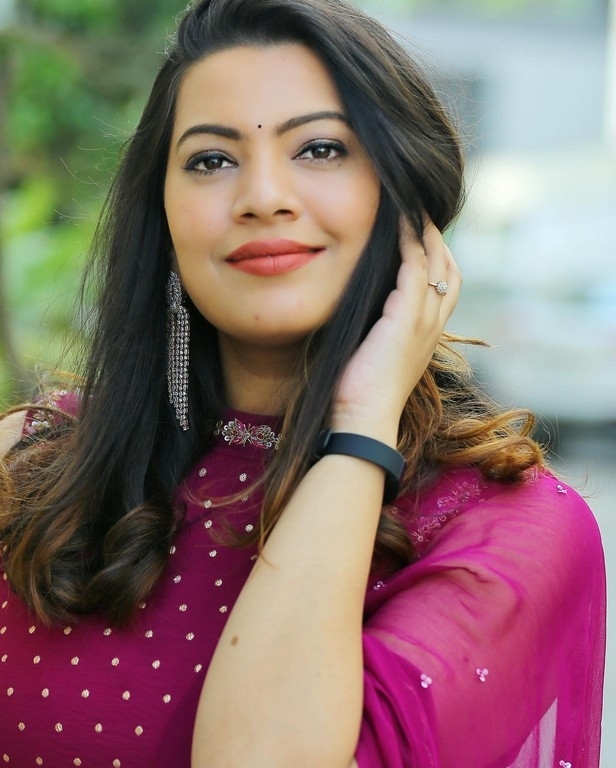 Geetha Madhuri Pics - 1 / 4 photos