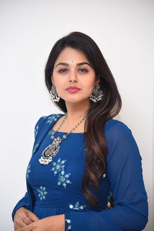 Monal Gajjar Pics - 2 / 13 photos